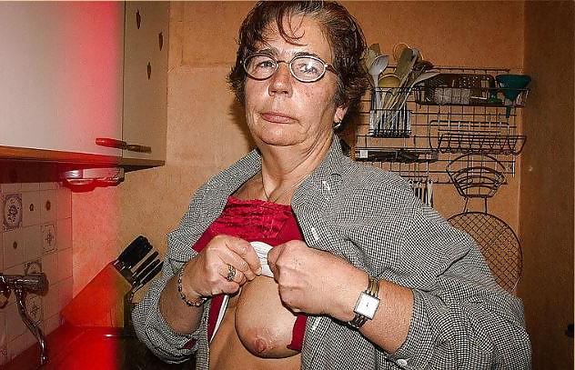 20P She Has Only One Breast Out 2