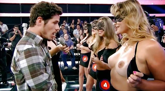 10P Programa AMOR  & SEXO modelos fazem topless no palco ao vivo
