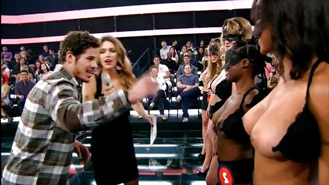 10P Programa AMOR  & SEXO modelos fazem topless no palco ao vivo