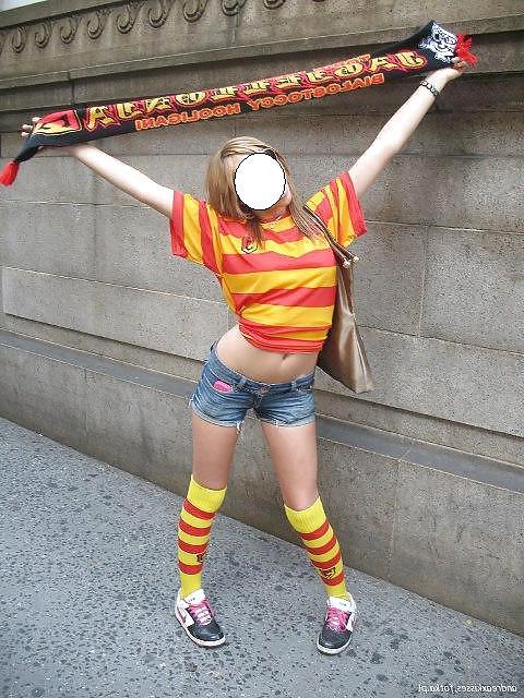 11P Sexy football fans