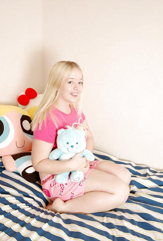 25P Chubby blonde undressing and dildoing herself a little