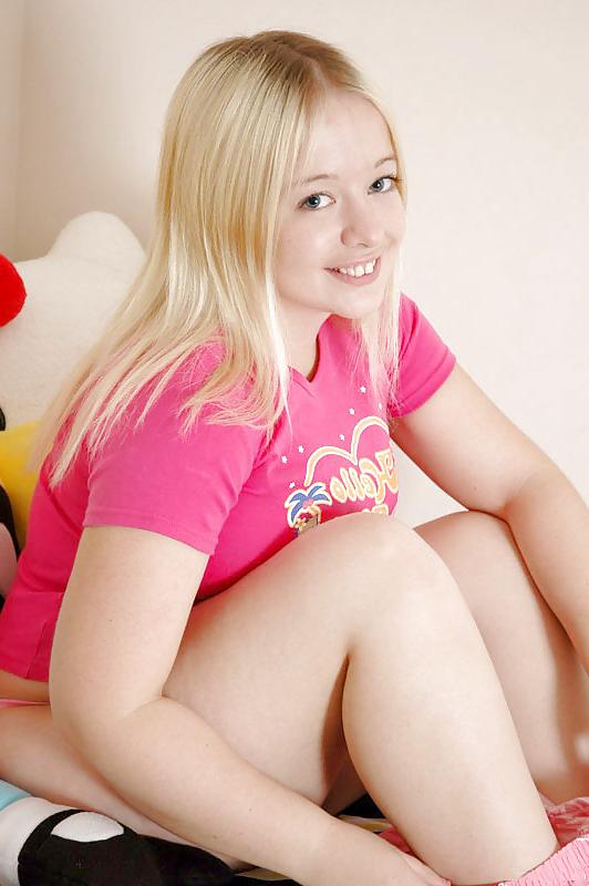 25P Chubby blonde undressing and dildoing herself a little