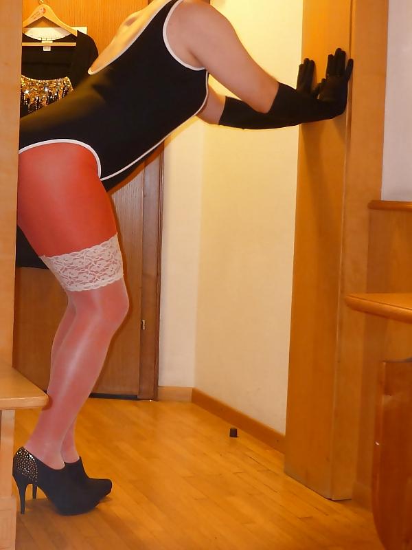 15P Swimsuit & red+white stockings