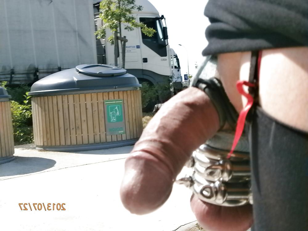 8P Public exhib outddor sexe cock dick queue