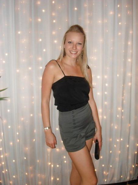 25P Sluts in little hotpants! 4