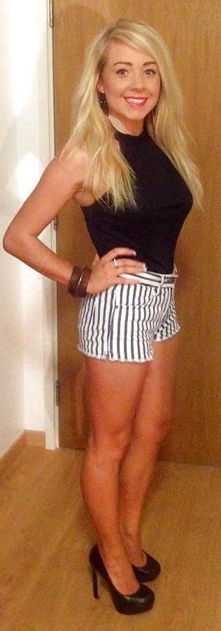 25P Sluts in little hotpants! 4