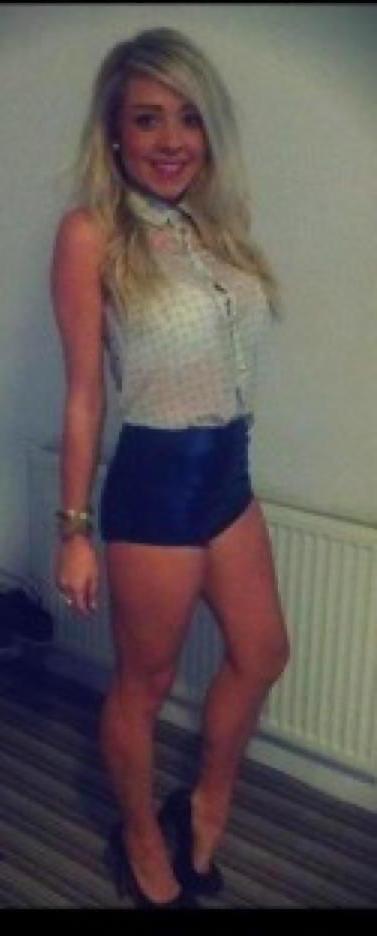 25P Sluts in little hotpants! 4