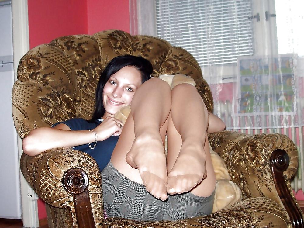 25P Teen in nude pantyhose