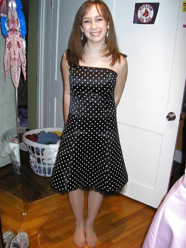 25P Teen in nude pantyhose