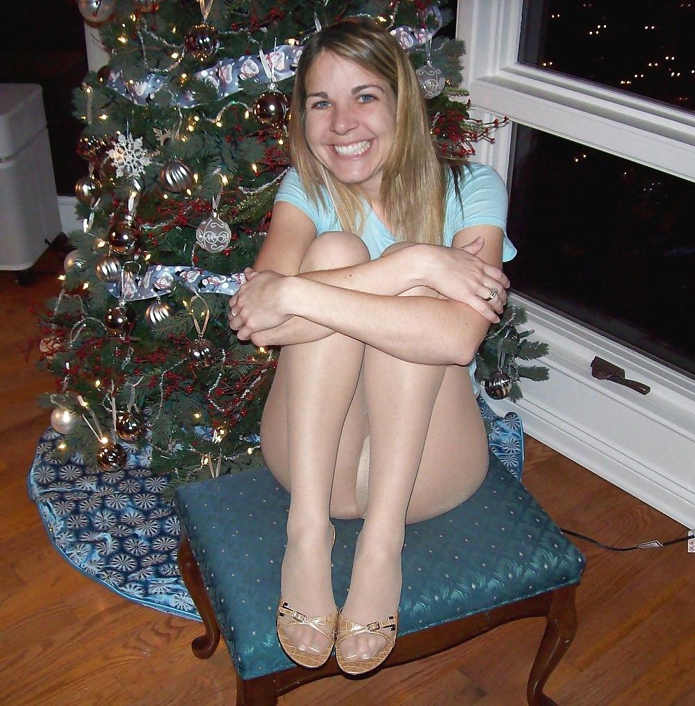 25P Teen in nude pantyhose