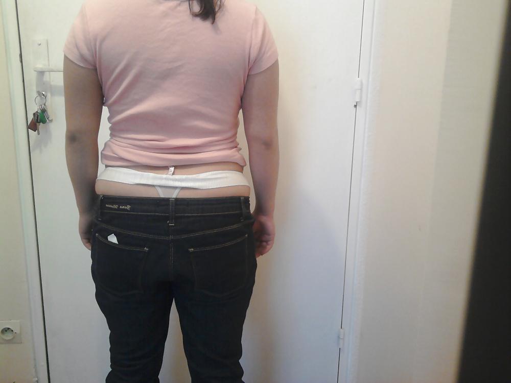 6P French teen showing her ass