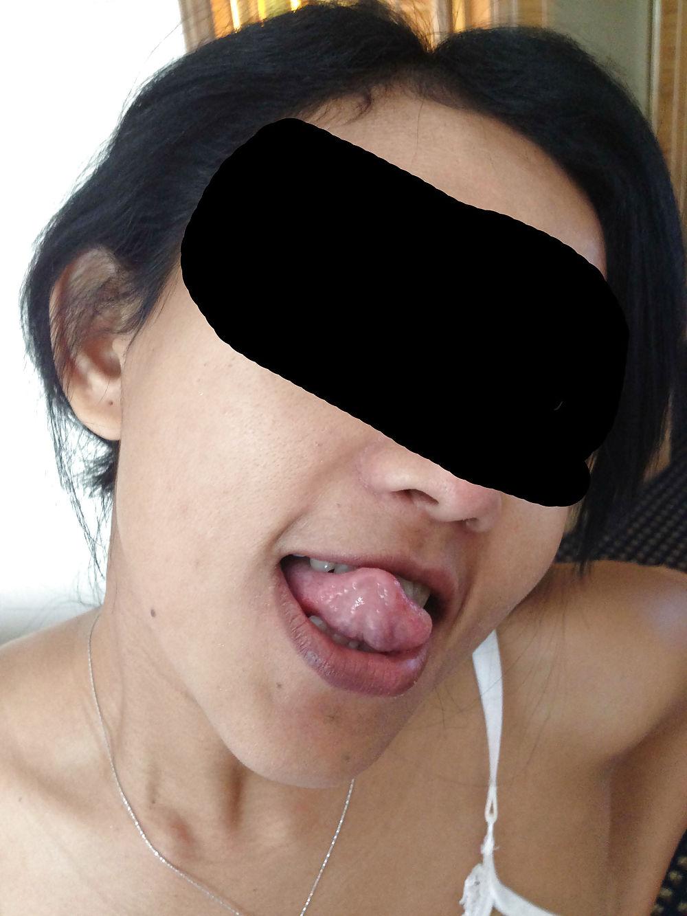 25P Indo french maid likes to show suck fuck