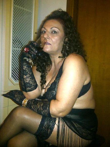 25P Busty italian mature Pamela