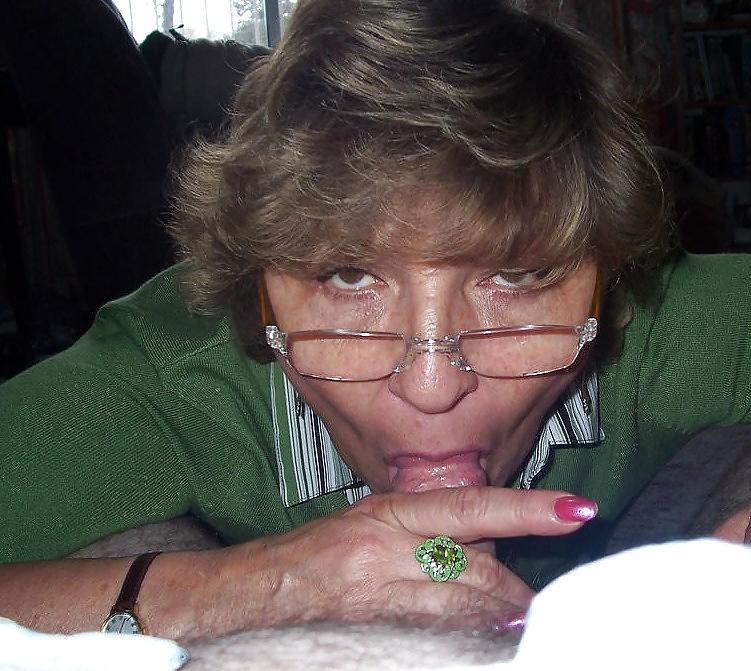 25P Dirty Mature Blowjobs 3
