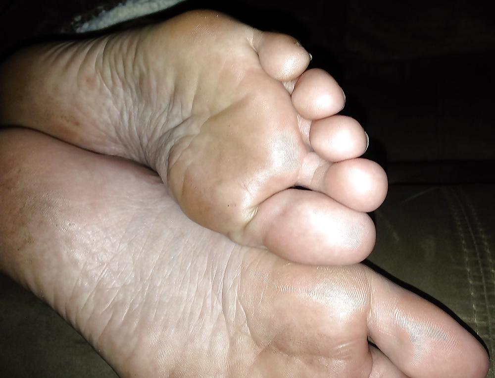 6P Getting ready for my footjob