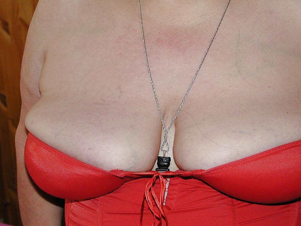 7P Im roten Corset