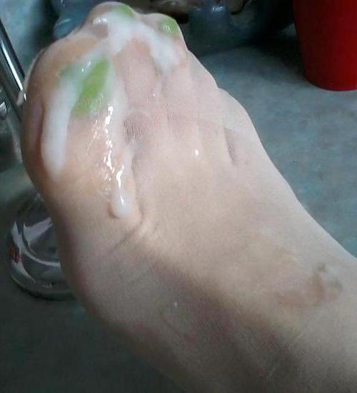 18P More nylon footjobs