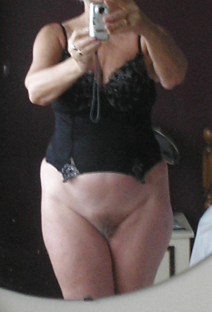 25P Hot body UK older mature