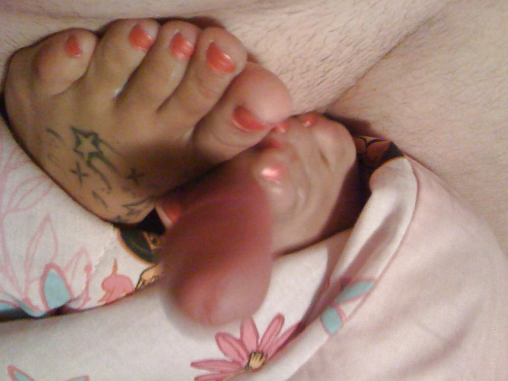 6P Leah's First Footjob