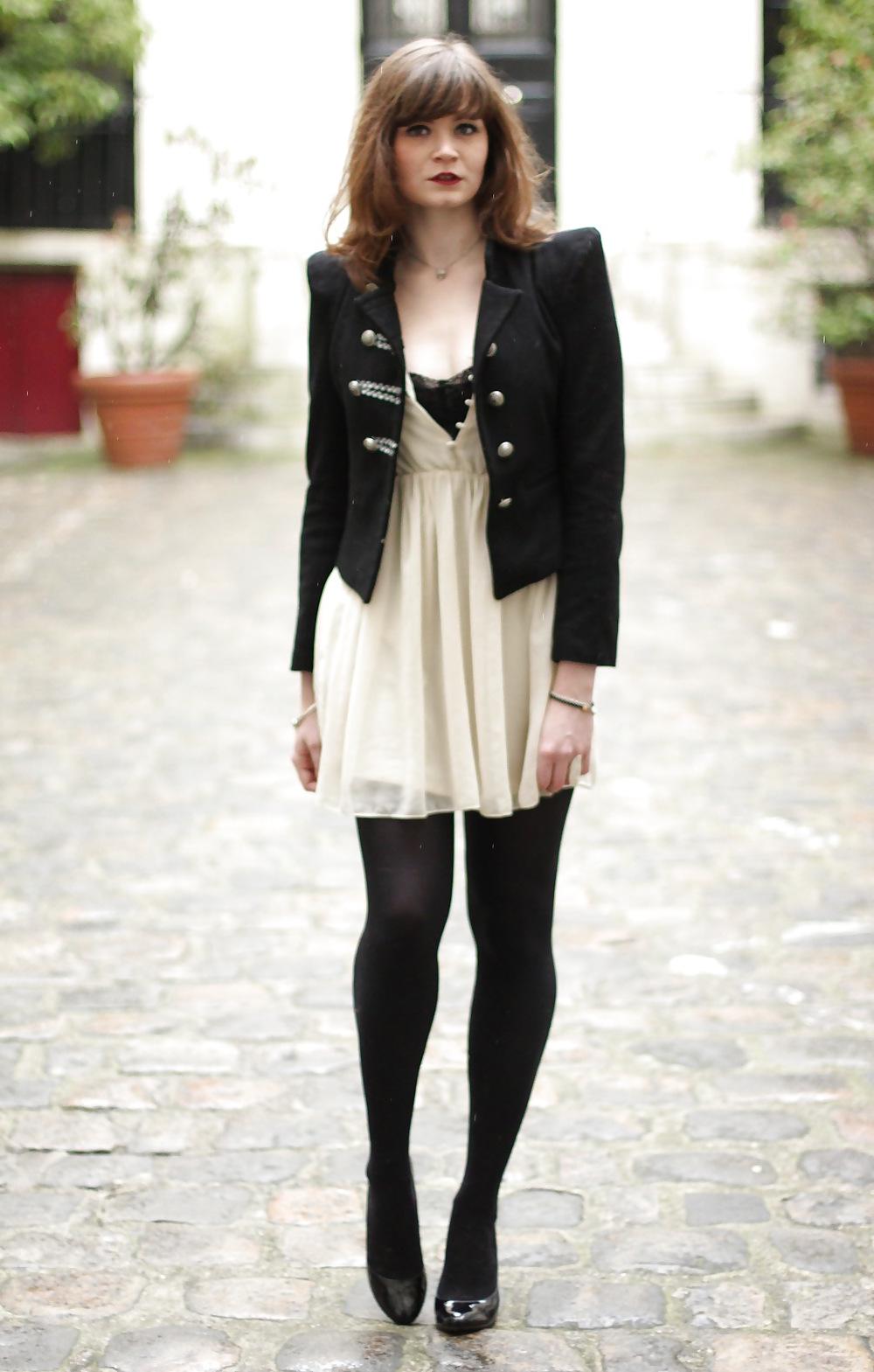 25P French bloggers Mode with sexy legs 26