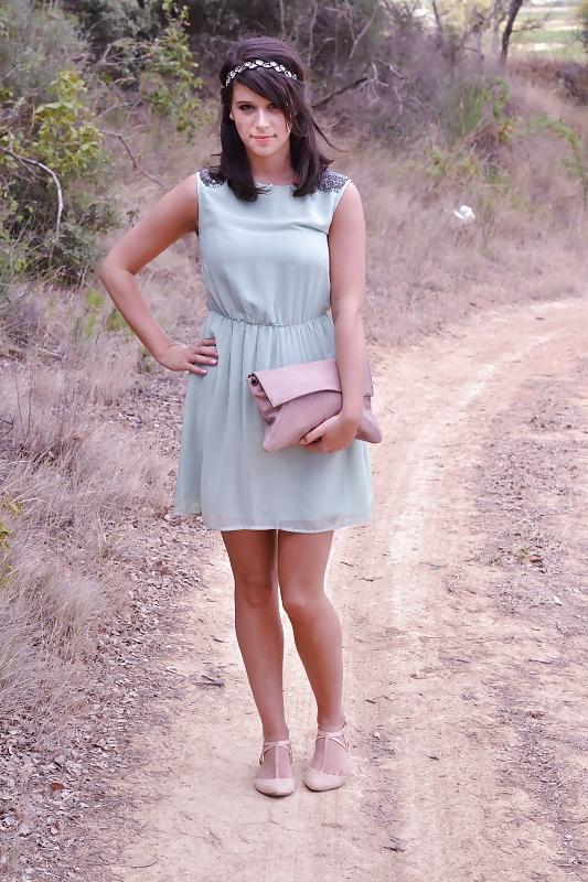 25P French bloggers Mode with sexy legs 26