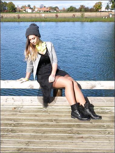 25P French bloggers Mode with sexy legs 26
