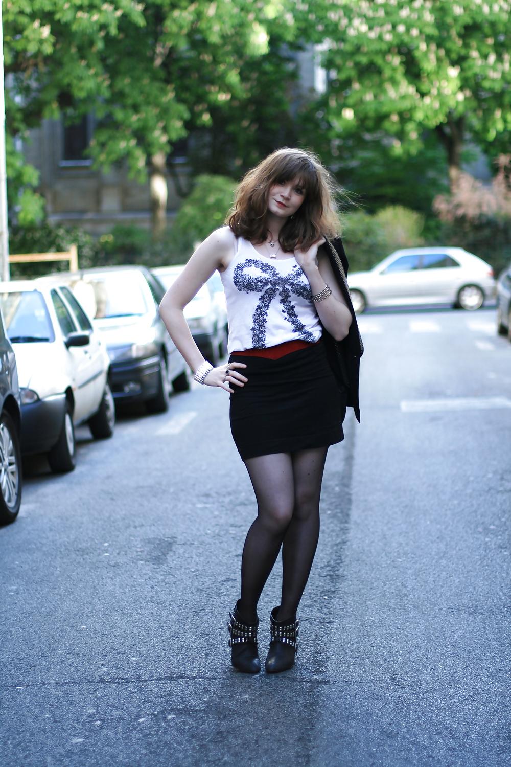 25P French bloggers Mode with sexy legs 26