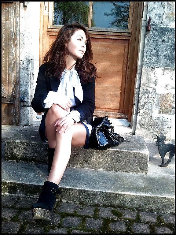 25P French bloggers Mode with sexy legs 26
