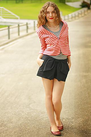 25P French bloggers Mode with sexy legs 26