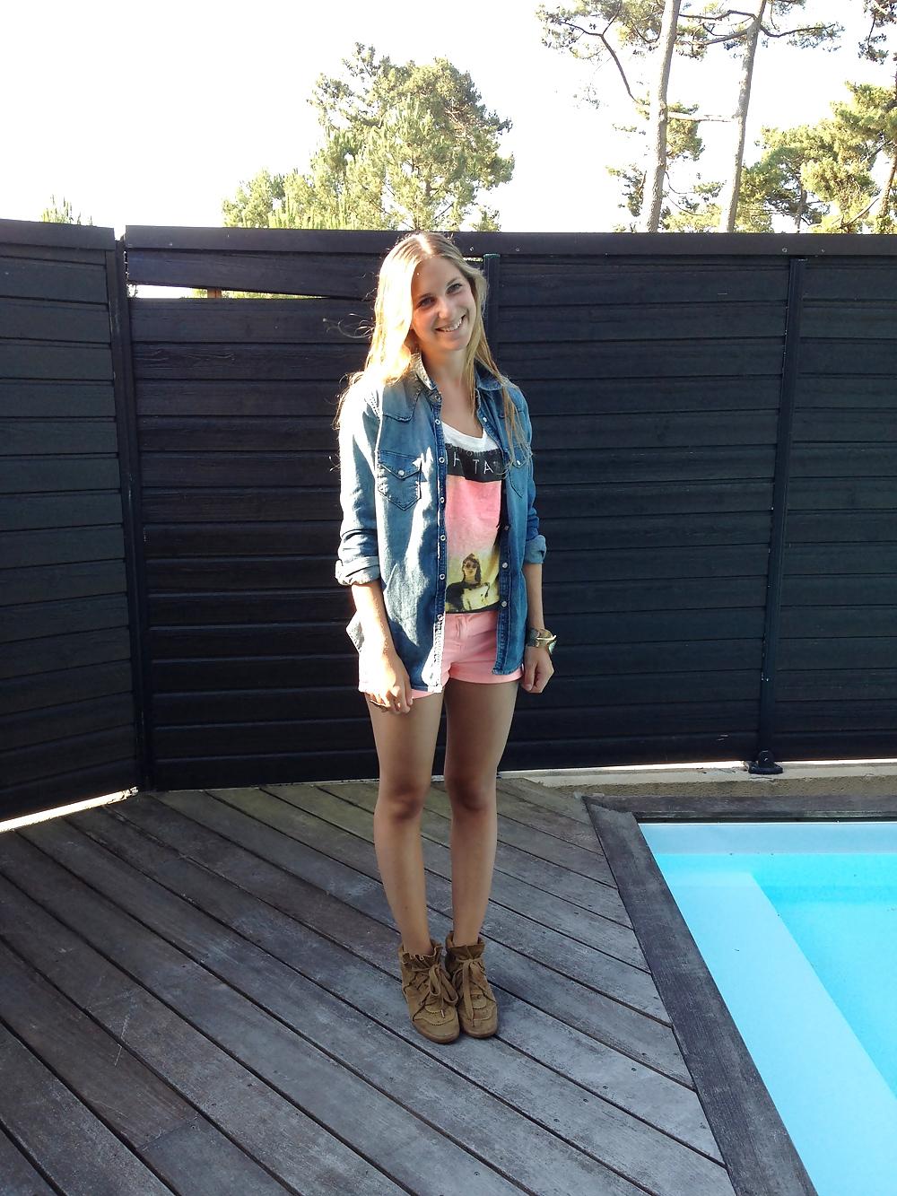 25P French bloggers Mode with sexy legs 26
