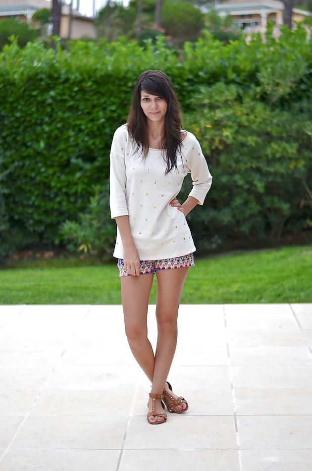 25P French bloggers Mode with sexy legs 26