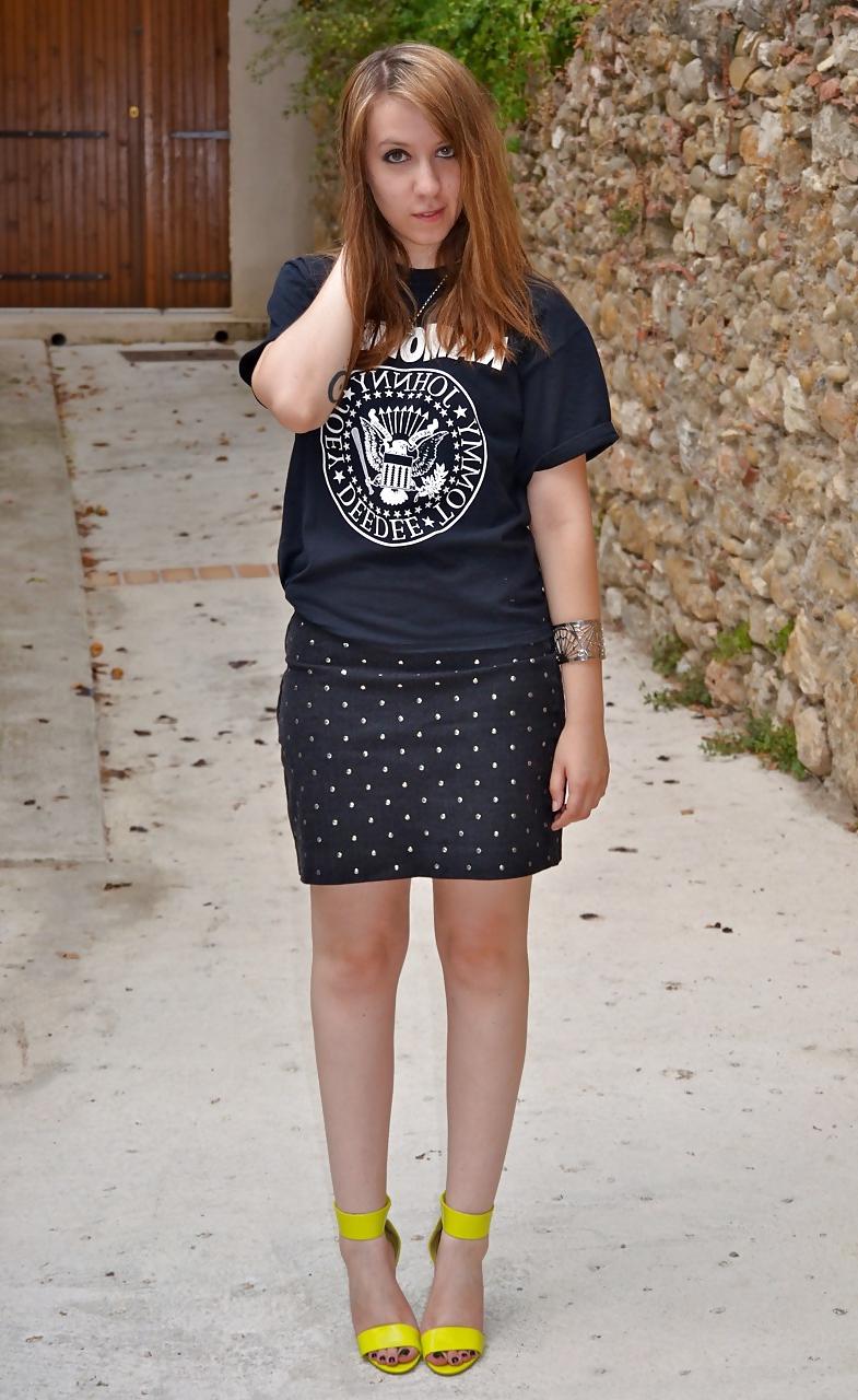 25P French bloggers Mode with sexy legs 26
