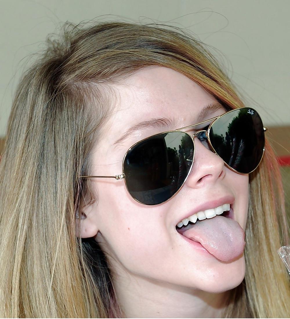 22P Avril lavigne - Dirty Little Cumslut