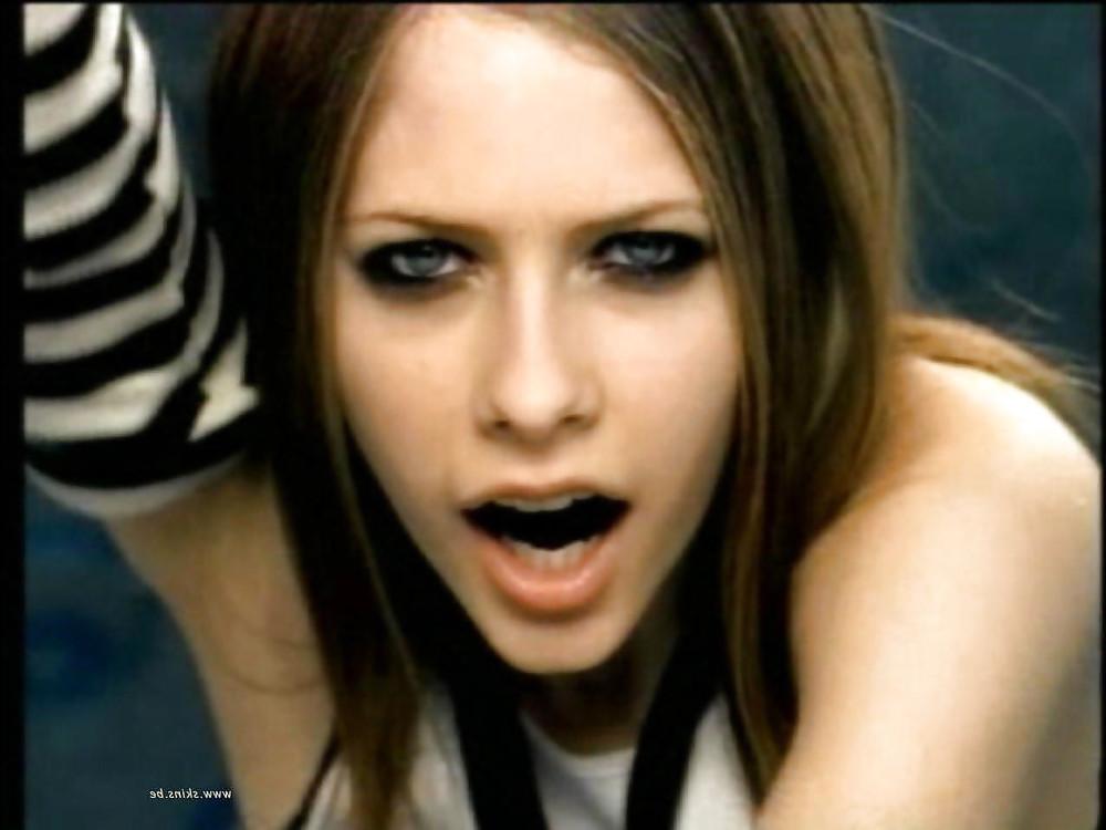 22P Avril lavigne - Dirty Little Cumslut