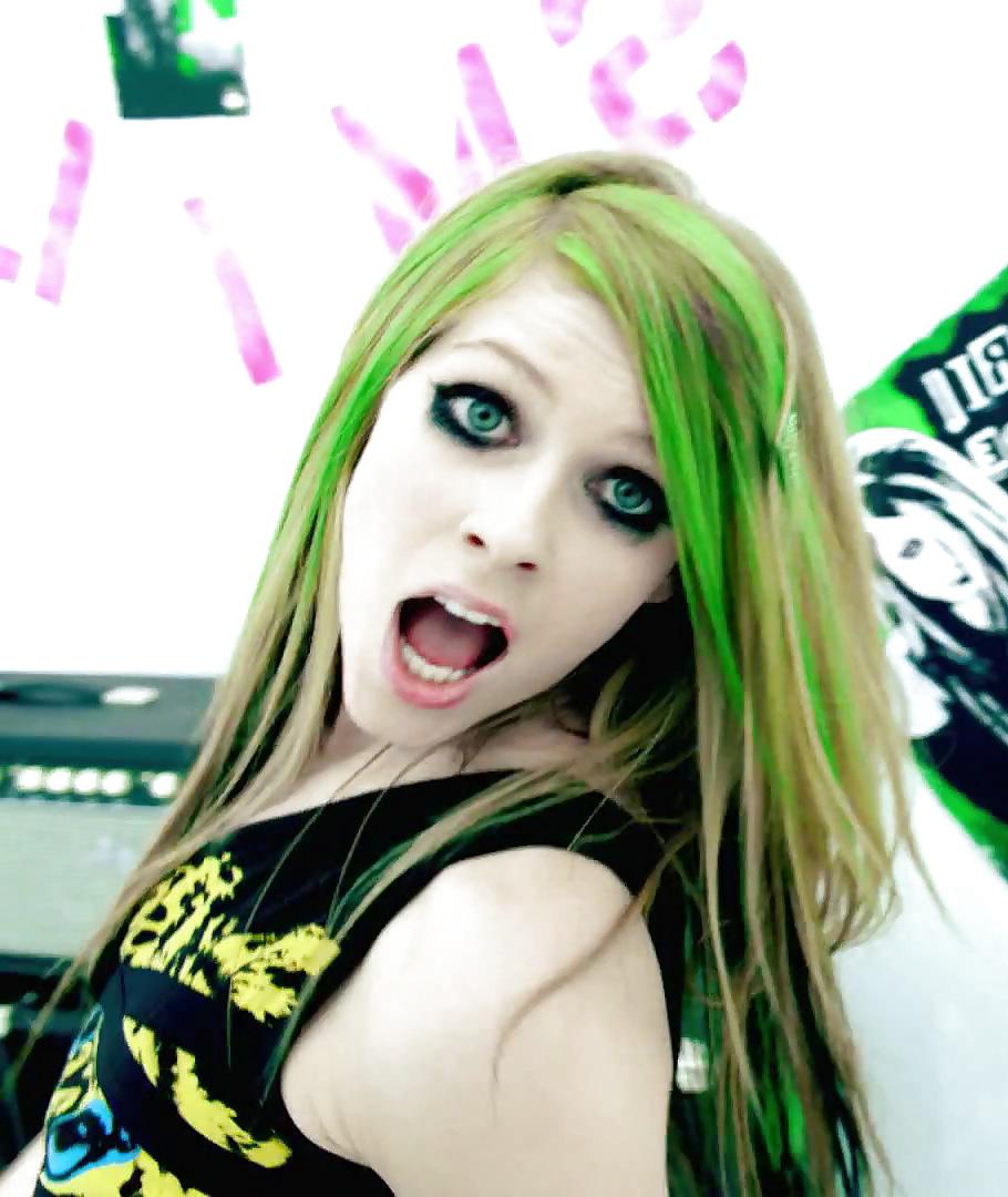 22P Avril lavigne - Dirty Little Cumslut