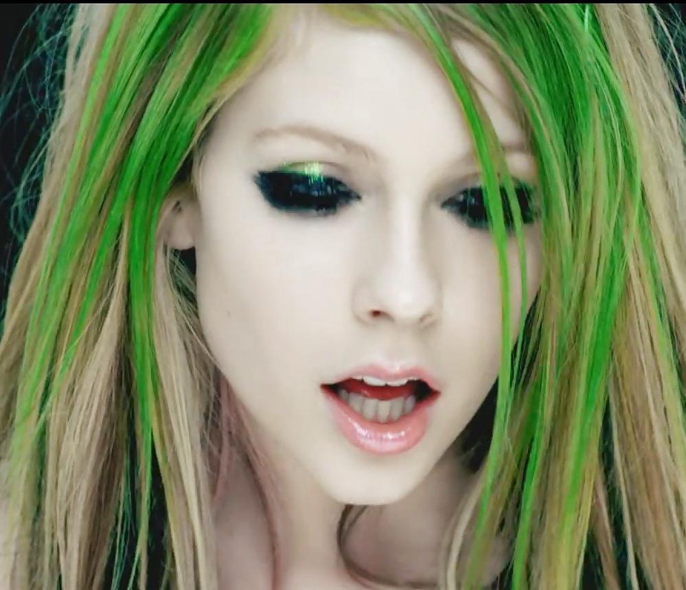 22P Avril lavigne - Dirty Little Cumslut