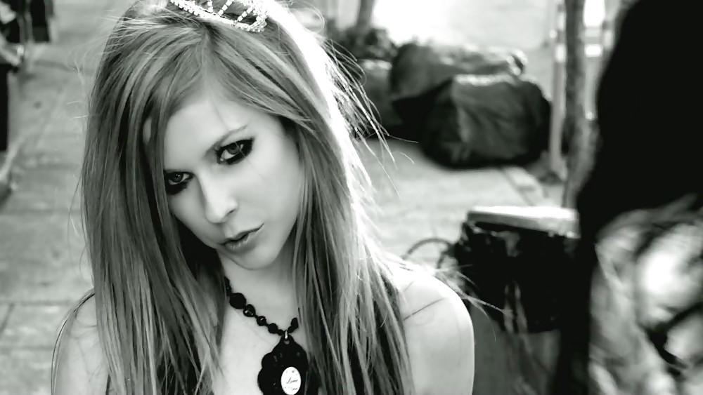 22P Avril lavigne - Dirty Little Cumslut