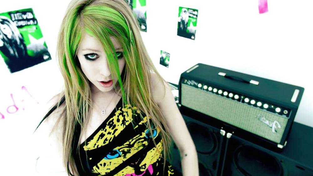 22P Avril lavigne - Dirty Little Cumslut