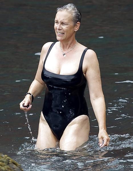 9P Jamie Lee Curtis Rocks Swimsuit in Hawaii