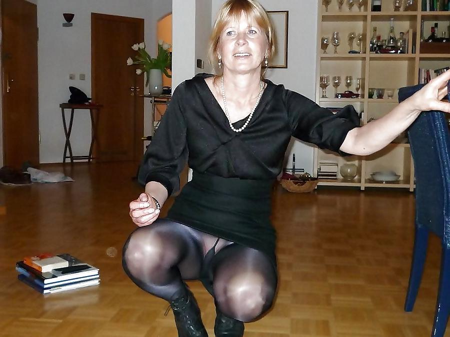 25P Mature pantyhose from Jimmy 6