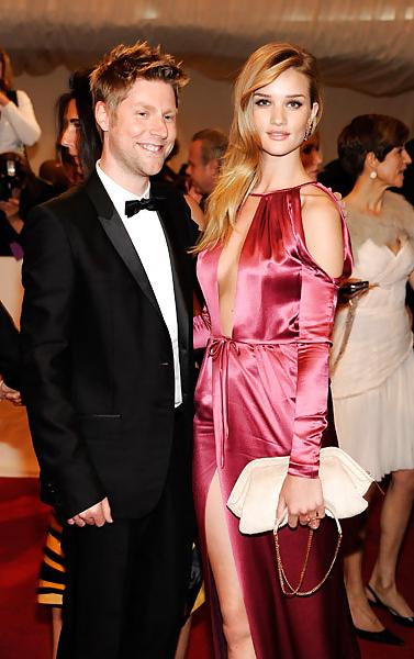 25P Rosie Huntington Whiteley stunning Costume Institute Gala