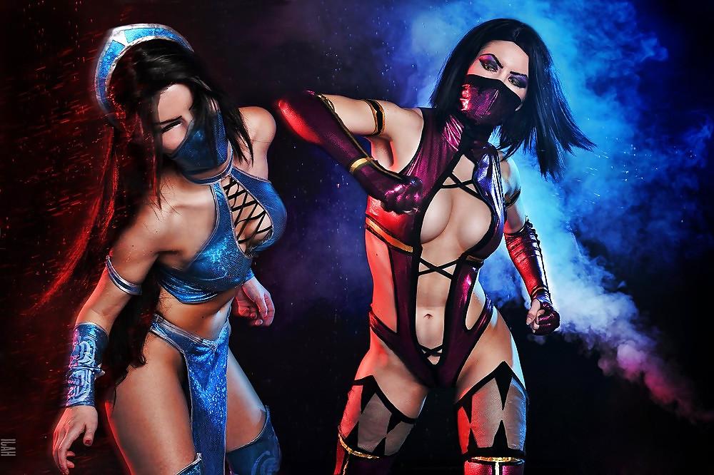 12P Cosplay girls