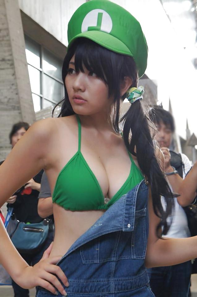 12P Cosplay girls