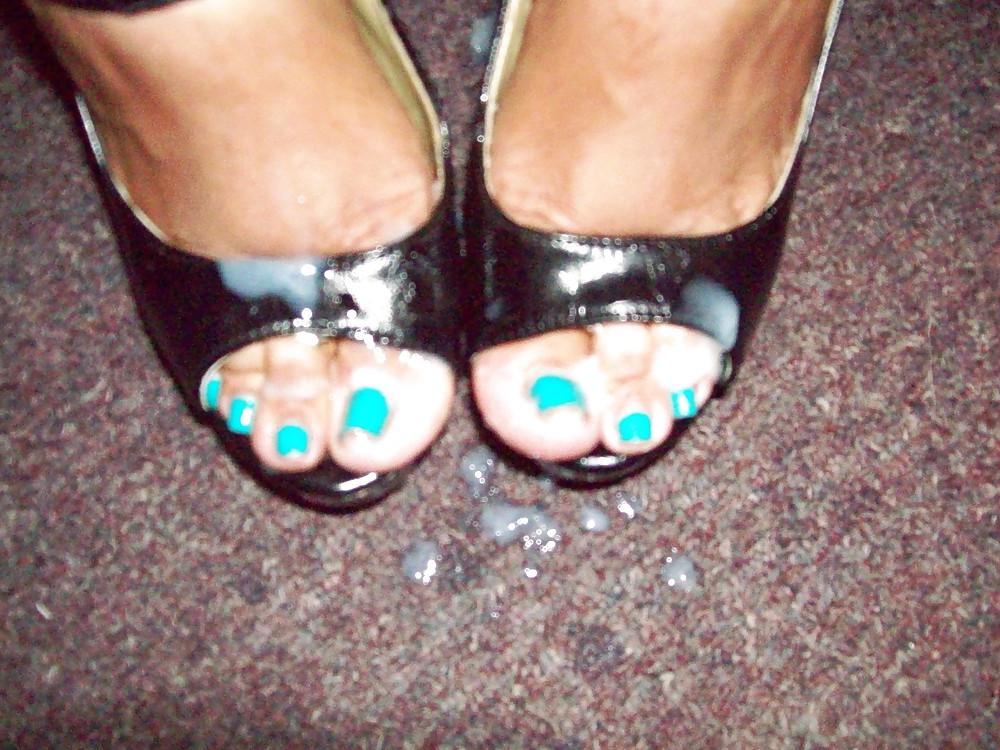 10P Amateur-Footjob-1