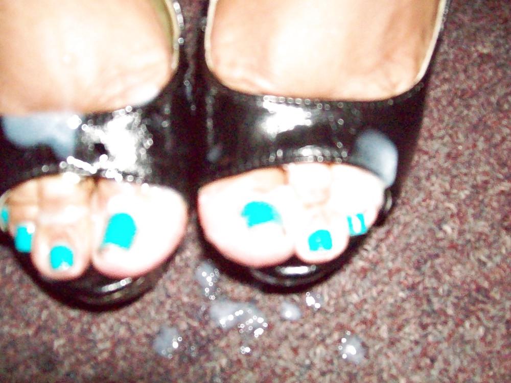 10P Amateur-Footjob-1
