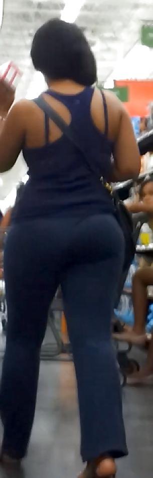 11P Sexy VOYEUR slim THICK Latina MILF candid