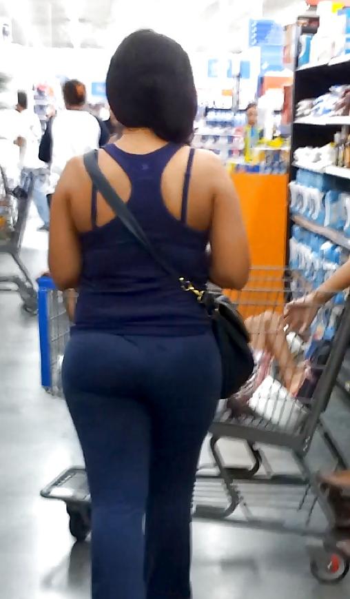 11P Sexy VOYEUR slim THICK Latina MILF candid