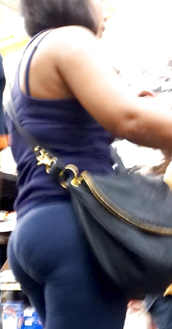 11P Sexy VOYEUR slim THICK Latina MILF candid