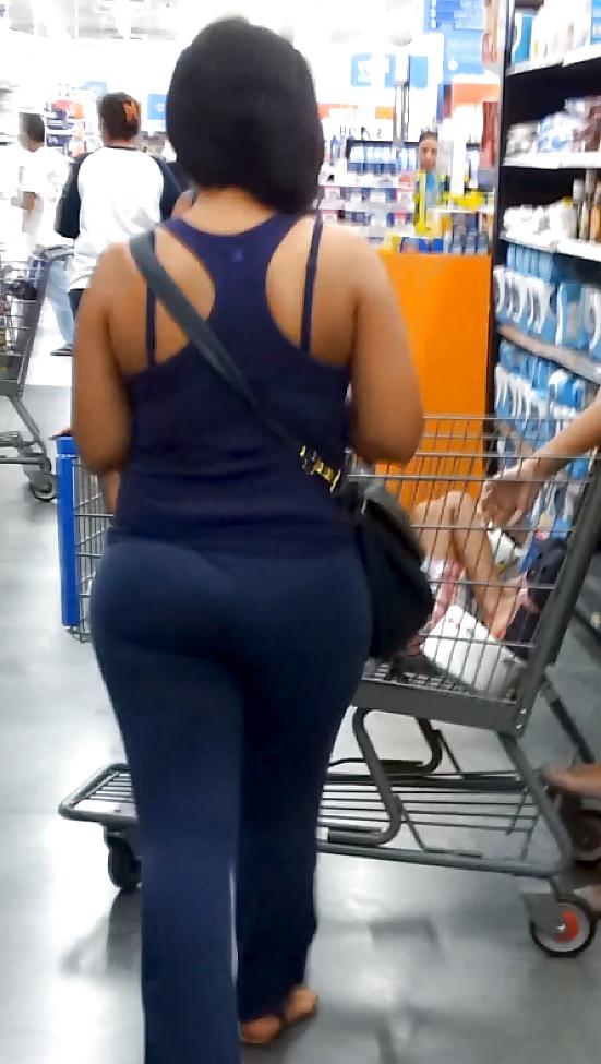 11P Sexy VOYEUR slim THICK Latina MILF candid
