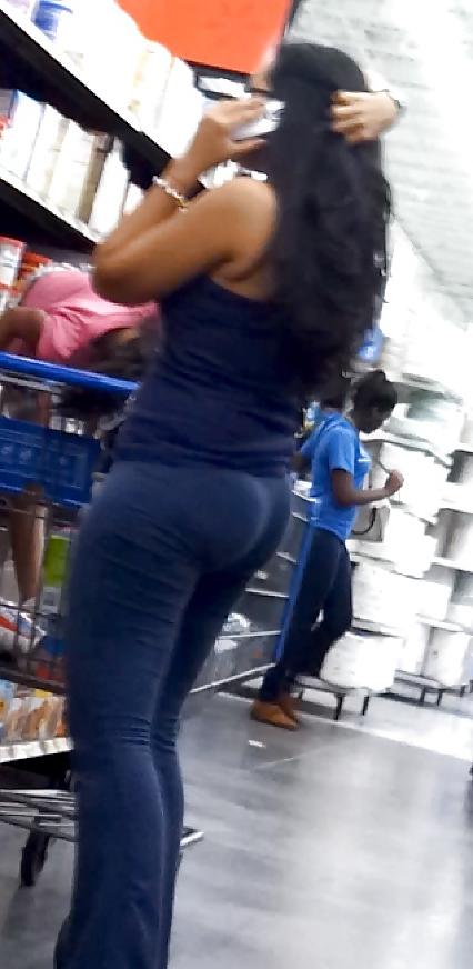 11P Sexy VOYEUR slim THICK Latina MILF candid